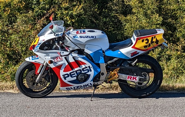 GSXR400R(GK76A)カタログ6